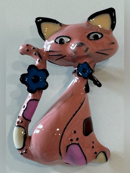 Unbranded Jewelry - NEW Pink Cat Brooch with Blue Flower Accent